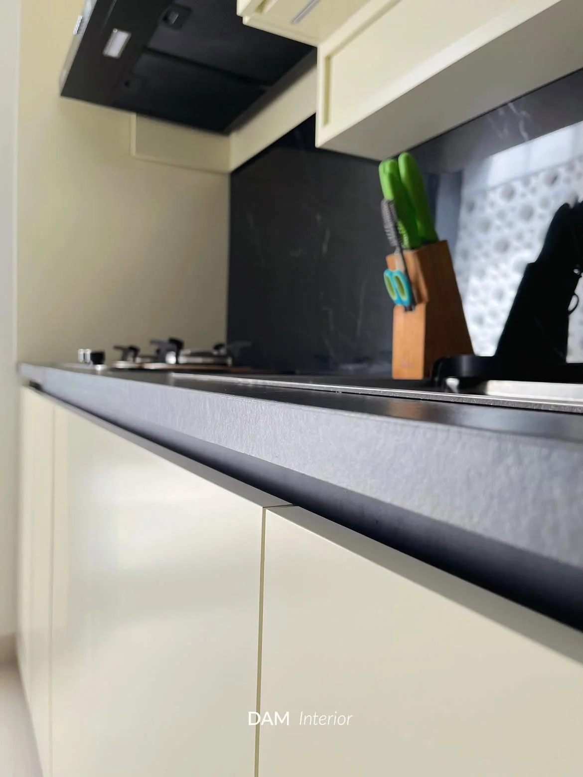 Detail kabinet dan permukaan dapur DAM